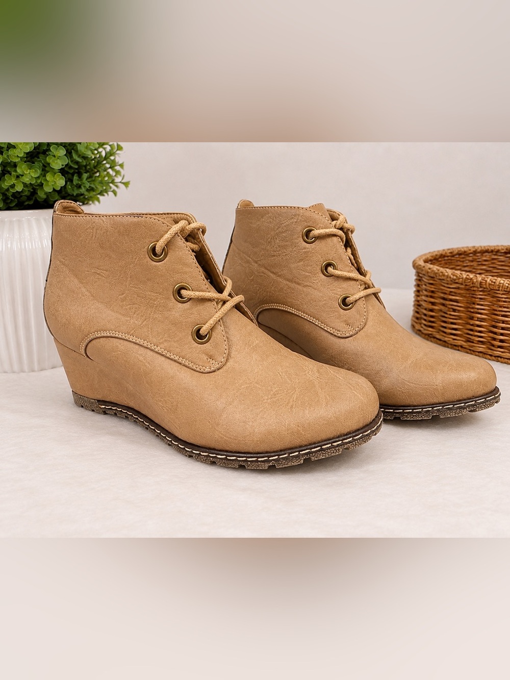DailyShoes Tan Lace-Up Wedge Ankle Boots Women’s Size 7.5